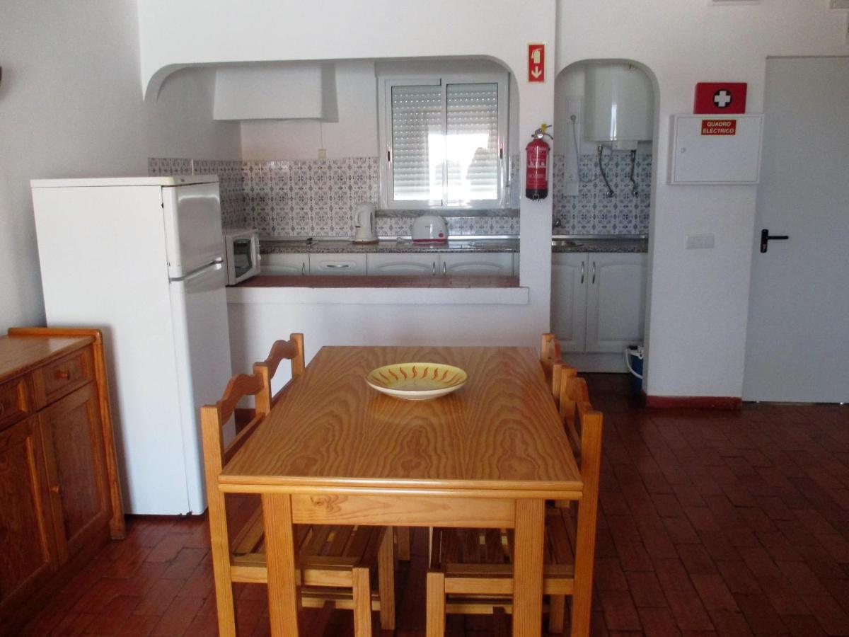 Apartamentos Salema Praia Club Esterno foto