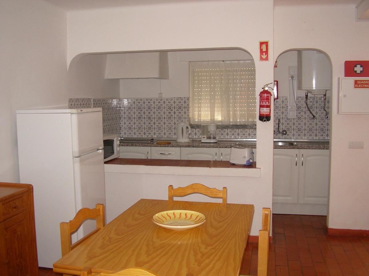 Apartamentos Salema Praia Club Esterno foto