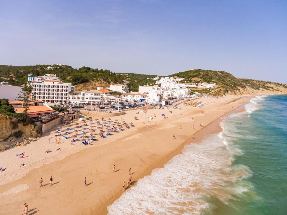 Apartamentos Salema Praia Club Esterno foto