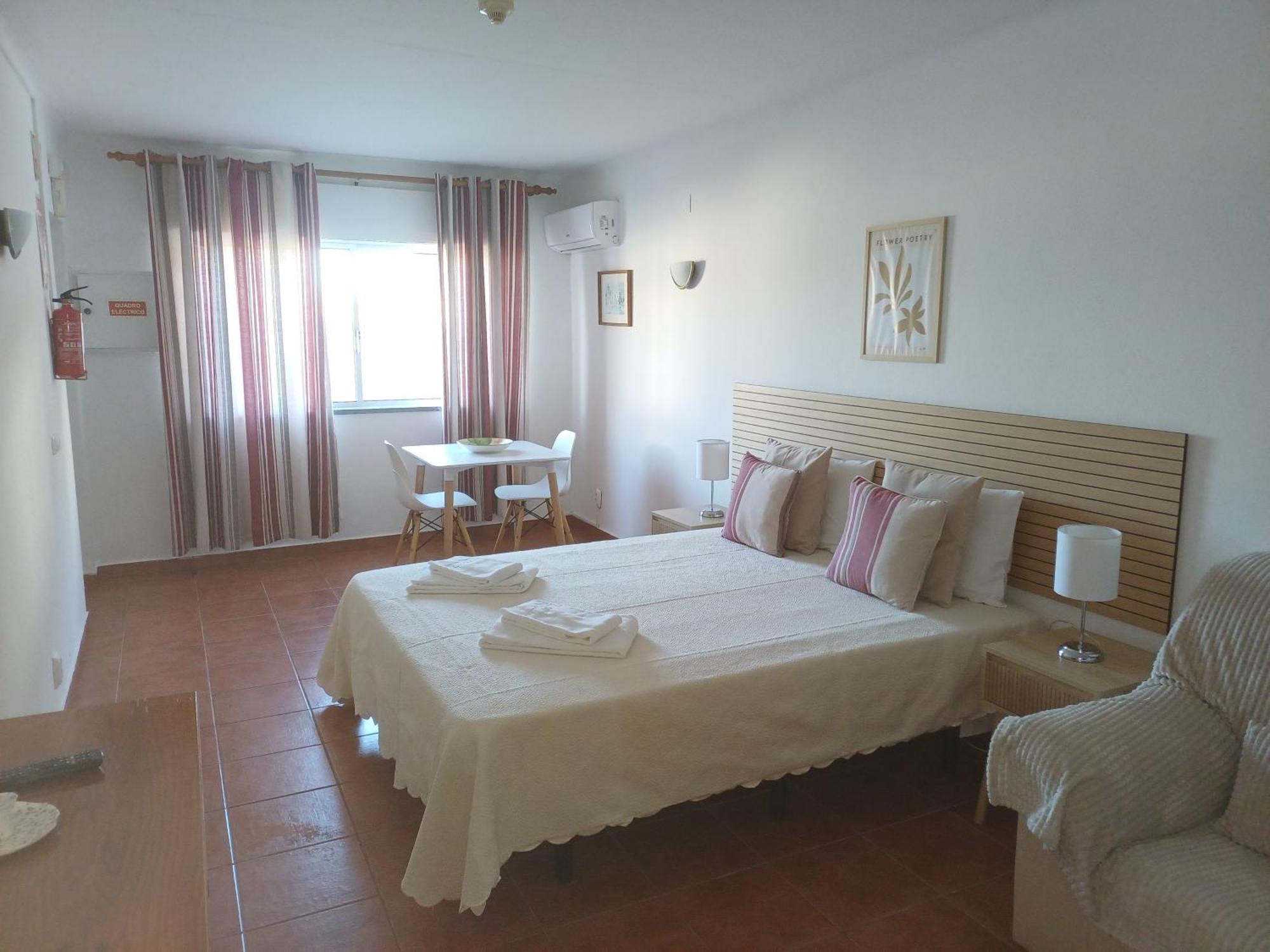 Apartamentos Salema Praia Club Esterno foto