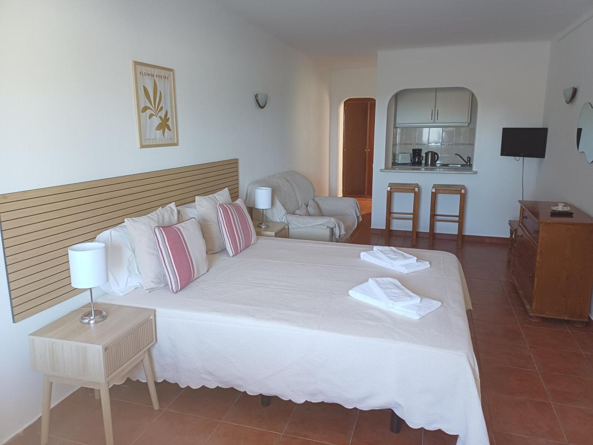 Apartamentos Salema Praia Club Esterno foto