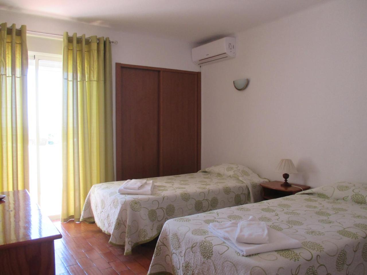 Apartamentos Salema Praia Club Esterno foto